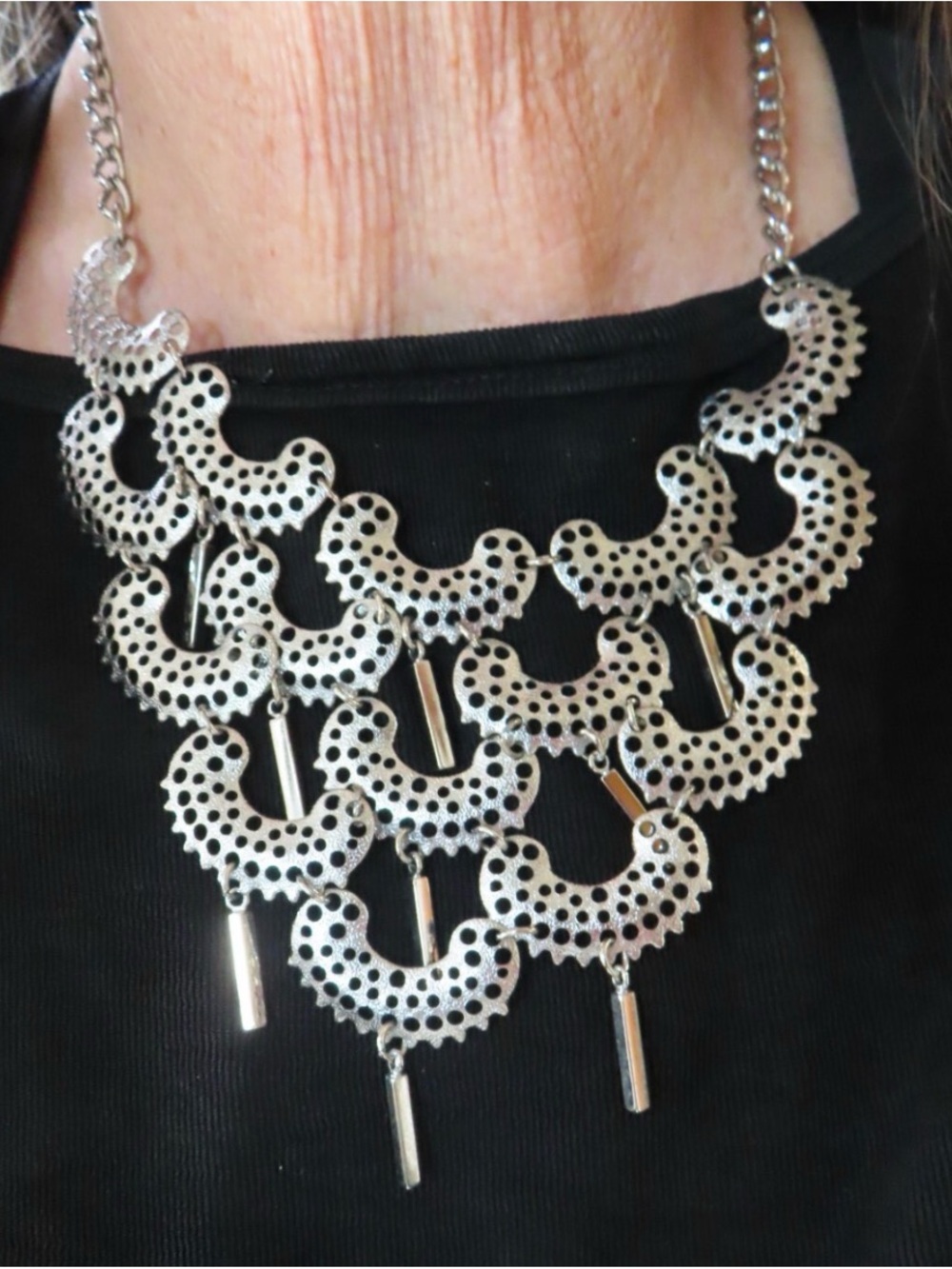 Vintage  Sarah Coventry "Charisma" silver-tone bib choker necklace 18”total